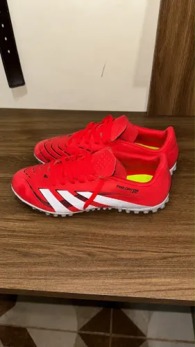 Chuteira adidas Predator Club