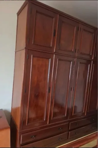 Vendo guarda roupa de madeira pura