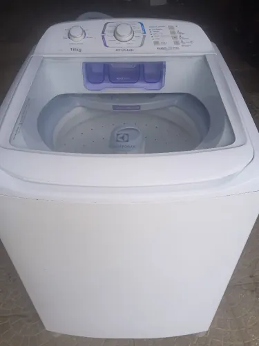 Vendo maquina de lavar roupa.