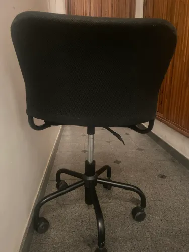 Vendo cadeira de escritório semi nova