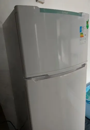 Vendo geladeira Consul 334 litros 
