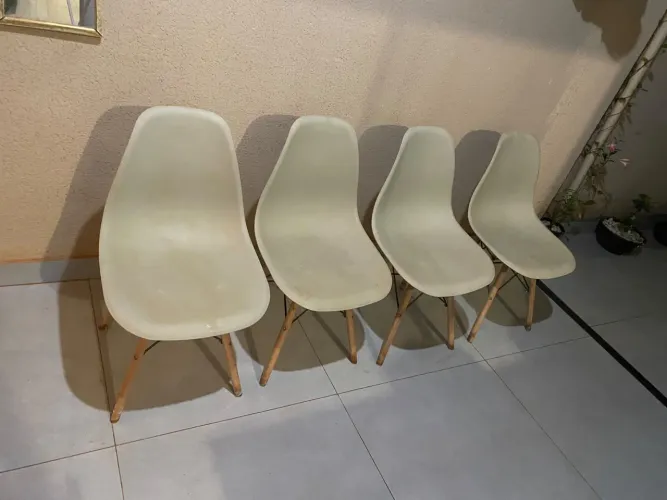 Cadeira Eiffel beje