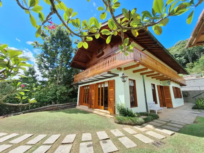 Chalé Suiço em Petrópolis, um imóvel ímpar em local estritamente residencial
