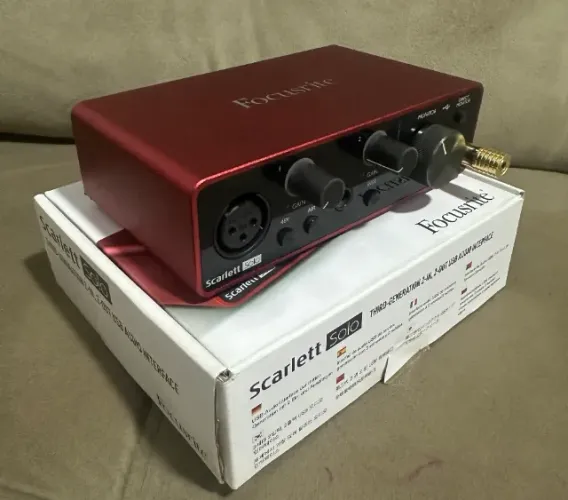 Focusrite Scarlett Solo 3ª Geração - Impecável