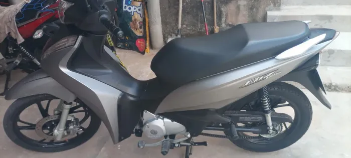 Moto bem conservada única dona