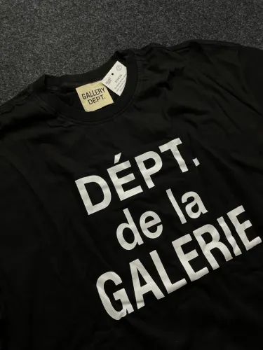 Camiseta gallery dept