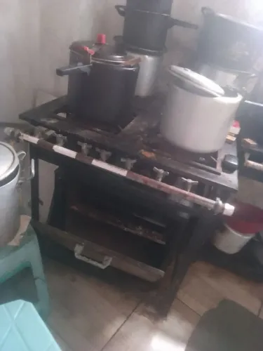 Furgão industrial 4 bocas com forno