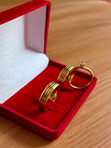 Aliança de compromisso banhada a ouro 18k. Par R$80.