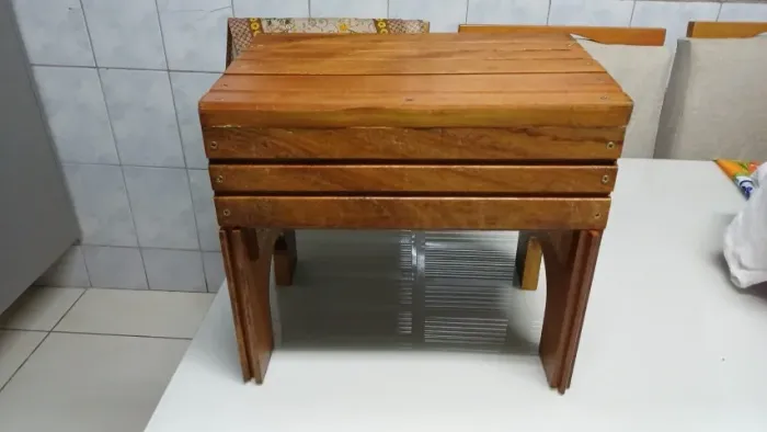 banquinho de madeira