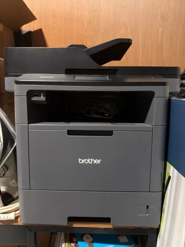 Vendo Essa impressora multifuncional  monocromática da marca Brother,