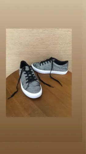 Tenis número 37 prata com gliter 