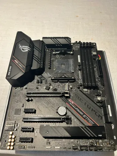 PLACA MÃE ROG STRIX B550-F GAMING