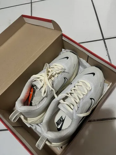 Nike vomero plus
