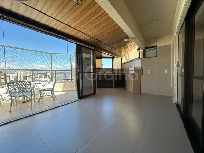 Cobertura de 270 m² com 5 quartos sendo 1 suíte no Centro