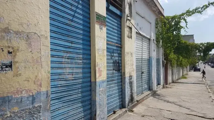 Terreno com lojas e casas em Olinda na rua Senador Salgado Filho..