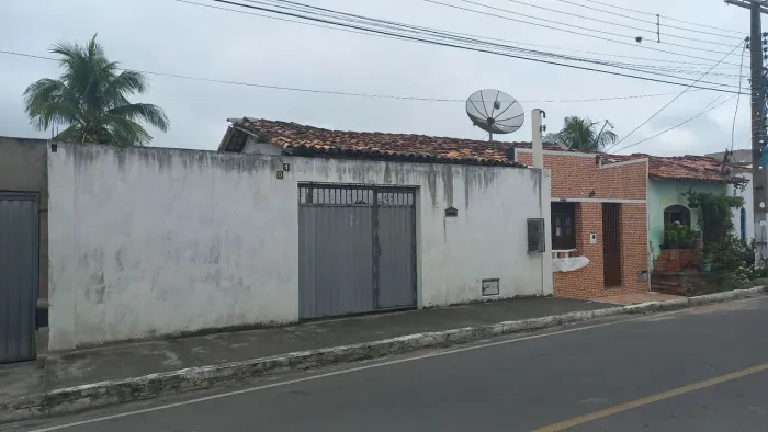 Terreno com Casa Antiga em Anguera