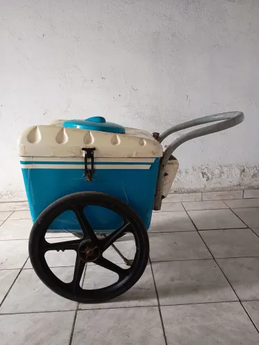 Vendo um carrinho comercial