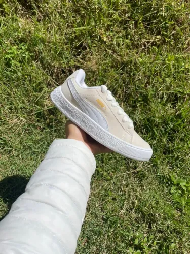 Tênis casual feminino claro sneaker