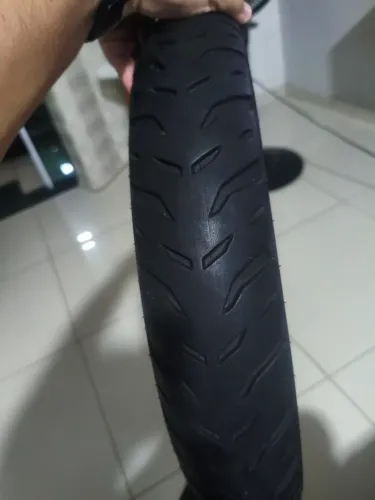 Pneu traseiro pop 100 biz 125 neo 125 dianteiro Michelin.