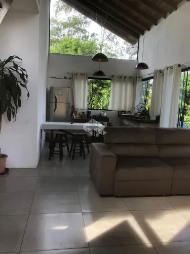 Pousada mobiliada a venda na praia do Rosa com 13 dormitorios e casa auxiliar.