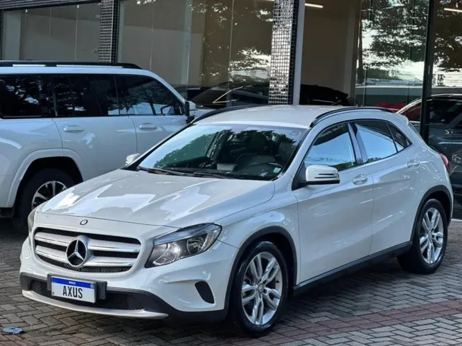 Mercedes-Benz GLA 200 Adv. 1.6/1.6 TB 16V Flex Aut. 2015