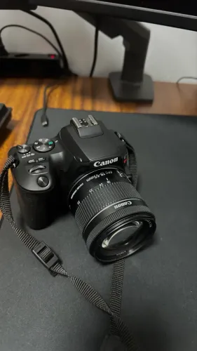 Camera Canon EOS Rebel SL3 + Lente Canon EF-S 18-55mm f/4-5.6