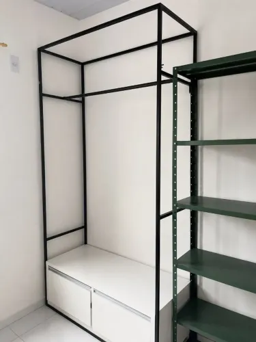 ARARA EM METALON COM 2 PORTAS EM MDF