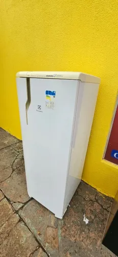 ?GELADEIRA ELECTROLUX frost free ? bem conservada marcas de uso ?Entrego e passo cartão