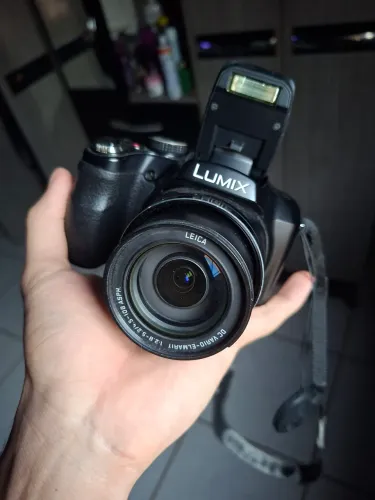 Câmera Semiprofissional Panasonic