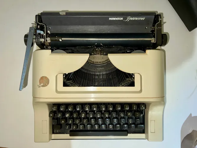 Máquina de escrever Remington Ipanema