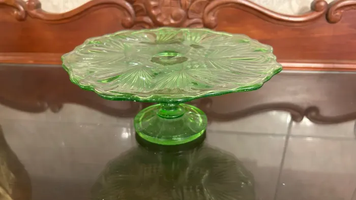 Antiga fruteira de coleção confeccionada em vidro prensado na cor verde RARIDADE