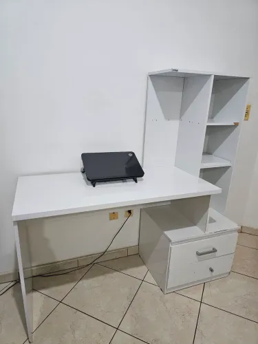 Vendo Escrivaninha - R$ 220,00