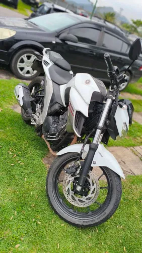 YAMAHA FAZER FZ25 250 BRANCA