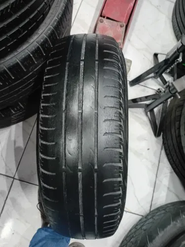 1 pneu 175/70/13. R$ 90 reais.