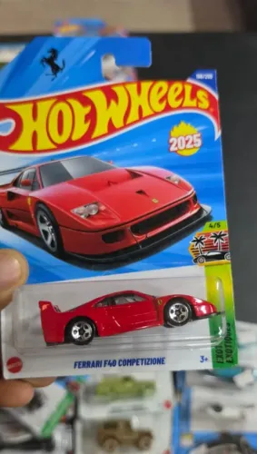 Hot Wheels Ferrari F40 vermelha