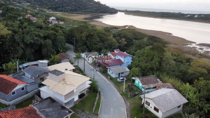 Casa com vista para a lagoa à venda na Costa do Macacu - Garopaba/SC