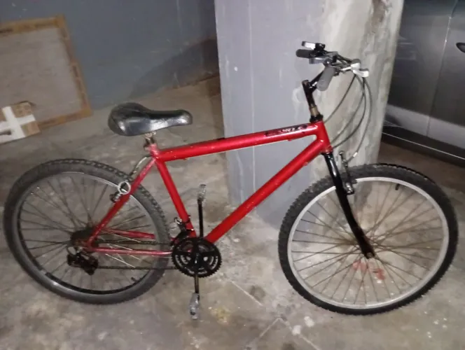 Bicicleta aro 26 21v vinho pronta para uso