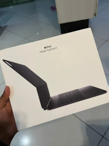 Magic Keyboard Apple para iPad Pro 13? (M4) - Preto