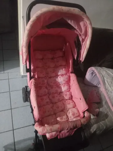 Carinho de bebê menina