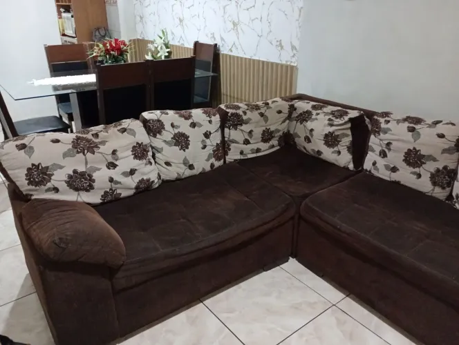 Vendo sofá de canto ótimo estado ,vendo por 500 reais.Divido no cartão de crédito..
