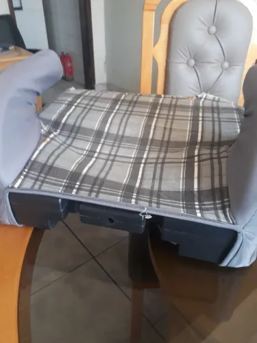 Vendo um assento elevado.