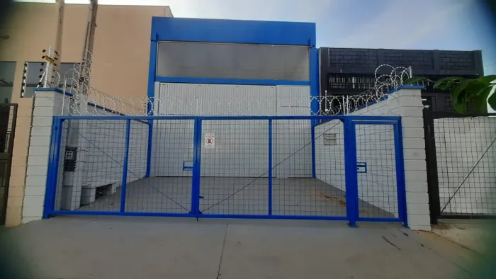 Barracão para alugar em Sorocaba com 320 m², 2 banheiros e 2 vagas na Avenida Elias Maluf