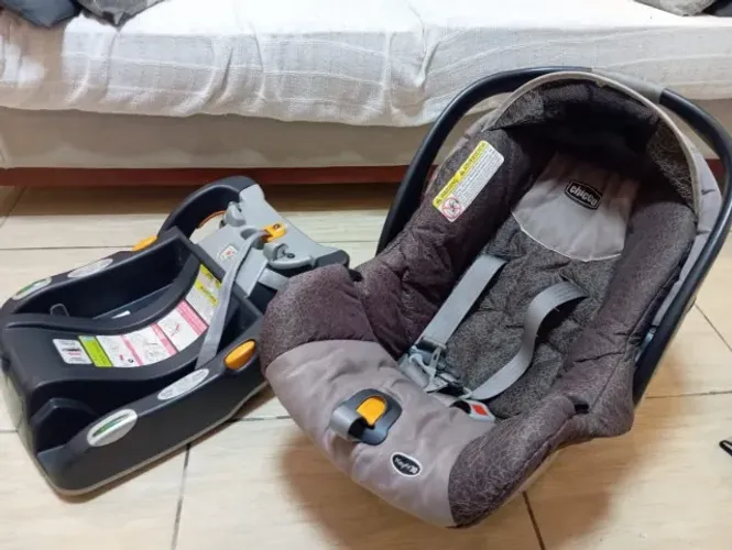 Bebê conforto com base Chicco Keyfit 30