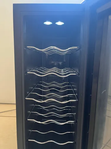 VENDO ADEGA