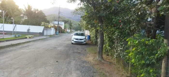 Venda de Casa aonde o Verde predomina e o Mar é bem pertinho