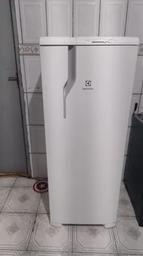 Geladeira semi nova 
