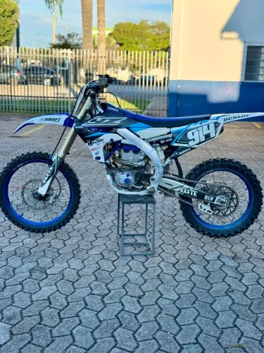 YZ 250 YAMAHA com acessórios