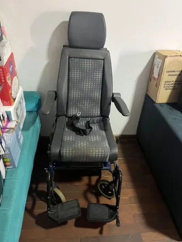 Cadeira de rodas com plataforma automotiva