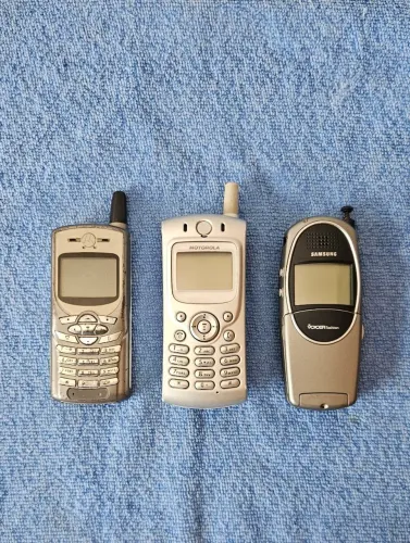 Lote de celulares antigos