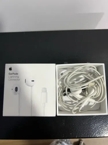 Apple EarPods com Conector Lightning - Original e na Caixa + Protetor de cabo espiral